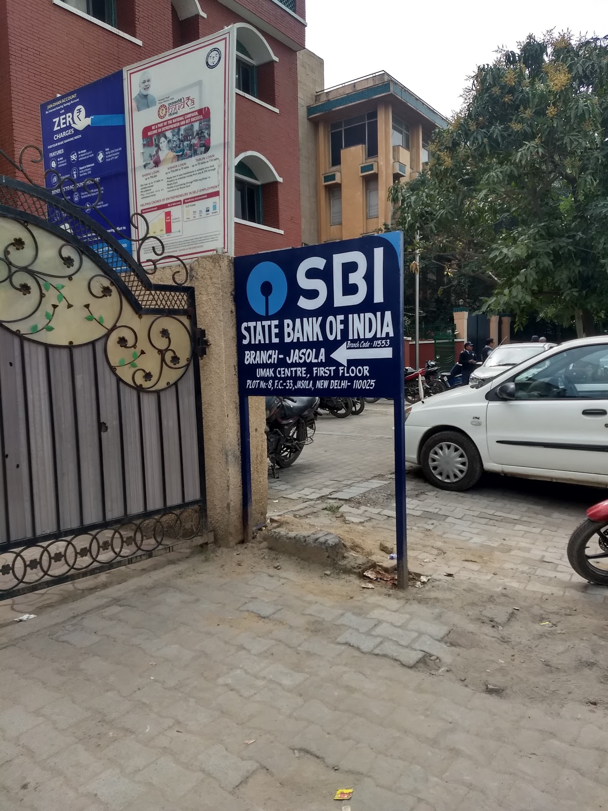 blood bank State Bank of India near New Delhi Delhi