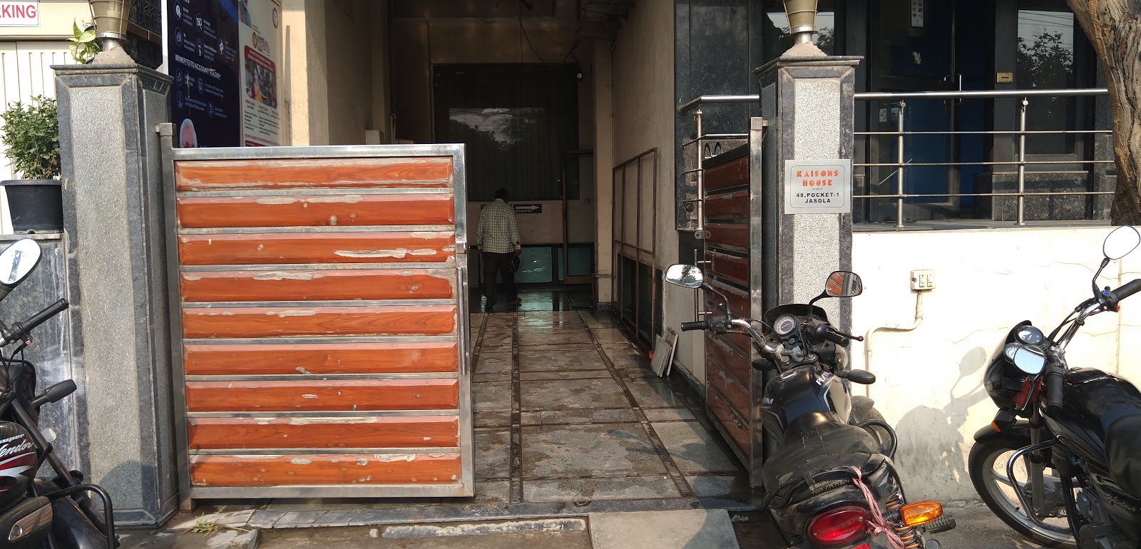 blood bank State Bank of India near New Delhi Delhi