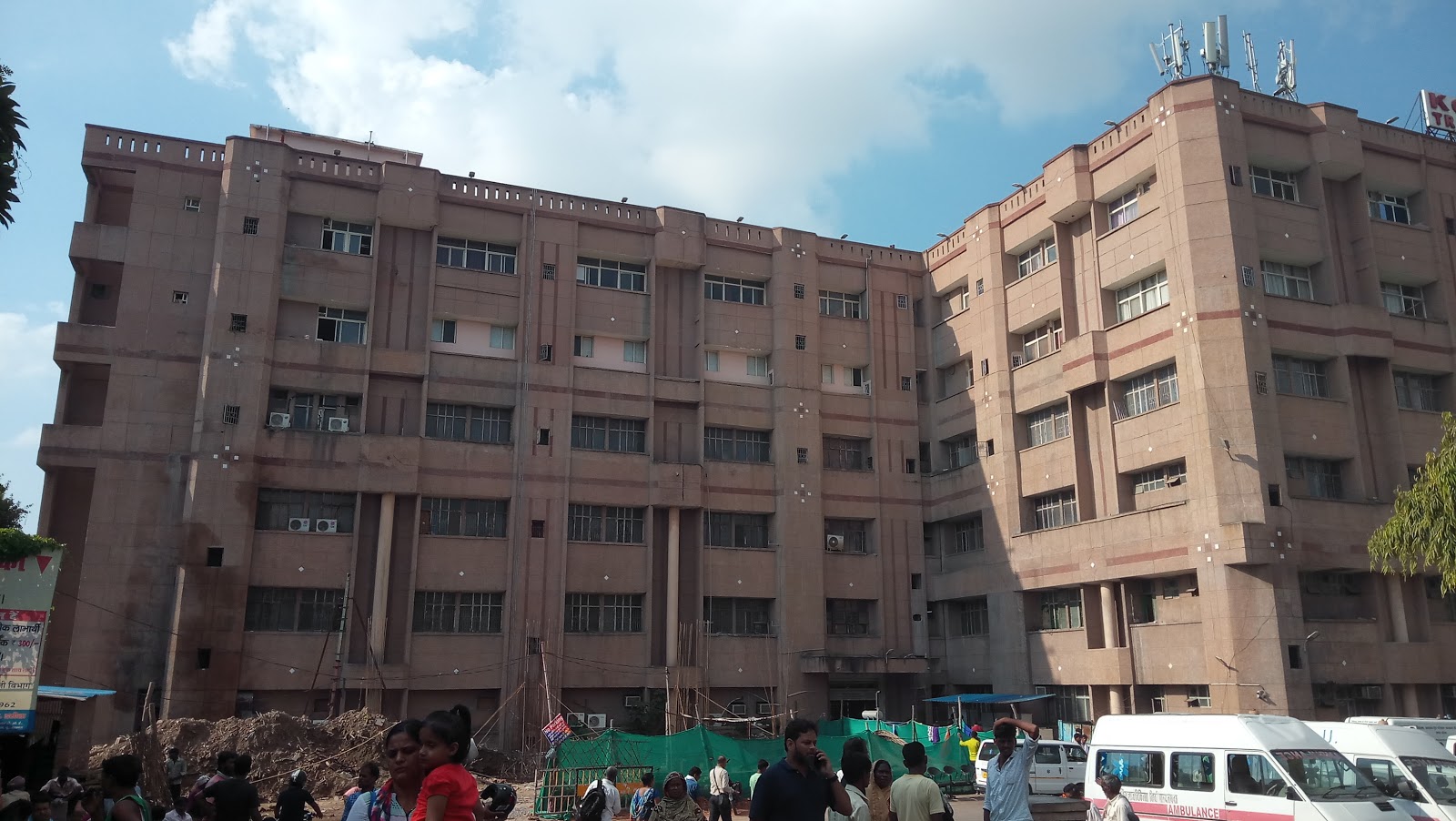 KGMU New Trauma Center near King Medical University ,Uttar Pradesh